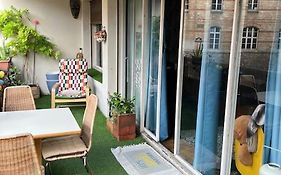Grand Appartement Avec Balcon Et Parking Gratuit Sur Place